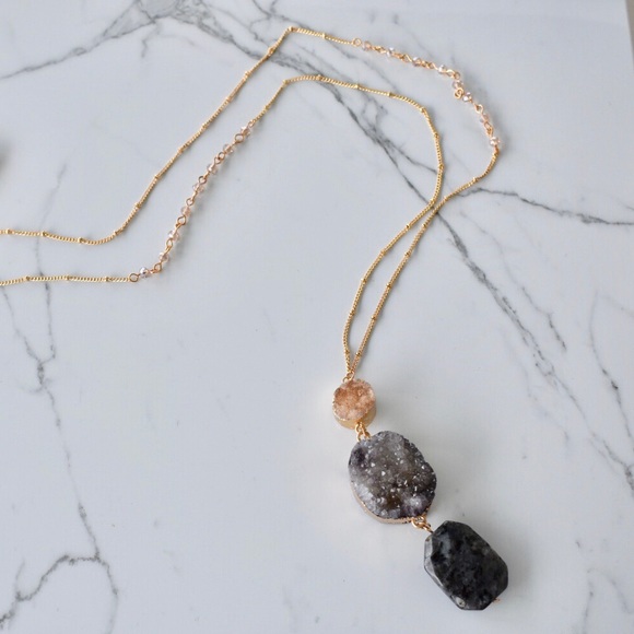 Jewelry - Gold tiered Druzy and stone necklace